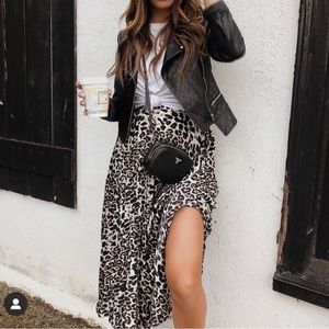 NWOT Vici Do+Be Dash Pleated Leopard Midi Skirt Medium